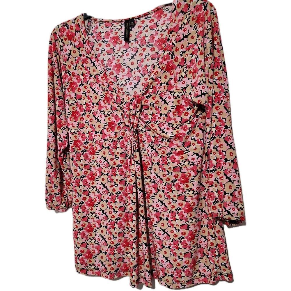 Susan Lawrence top For Women Size Medium Floral Print Vneck